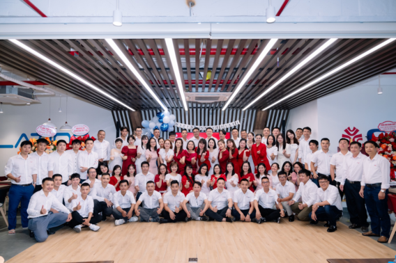 Đội ngũ nhân viên chuyên nghiệp của Canzy cam kết mang đến những giải pháp tối ưu cho không gian bếp của bạn