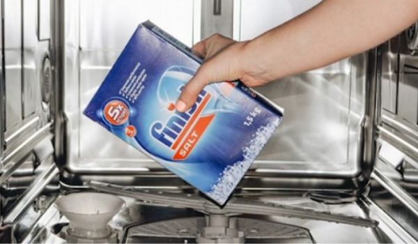 Hướng dẫn cách sử dụng máy rửa bát Canzy 9 Thêm muối vào máy rửa bát canzy