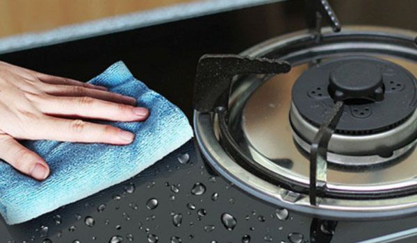 Cách sử dụng bếp gas Canzy - Mở bếp gas, khóa bếp gas an toàn 5 Bước 1_ Vệ sinh bề mặt bếp ga