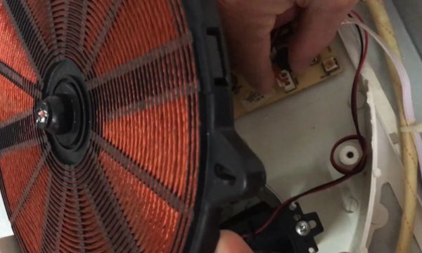 Cảm biến nhiệt bếp từ: Nguyên nhân hỏng và cách xử lý 2 Hướng dẫn cách thay cảm biến nhiệt bếp từ