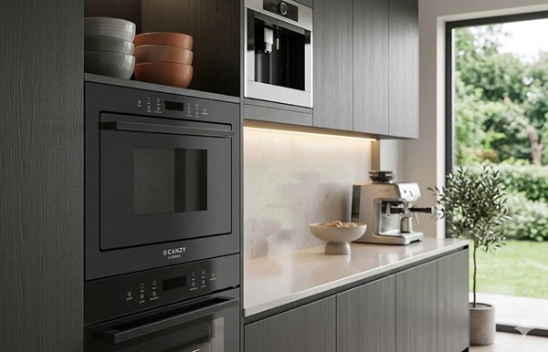 Bếp Canzy chia sẻ với người dân bị tái định cư